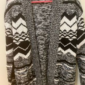 Detailed black and white cardigan size L.